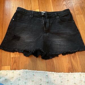 Gently worn women’s black jean shorts by Abound   Size 32
